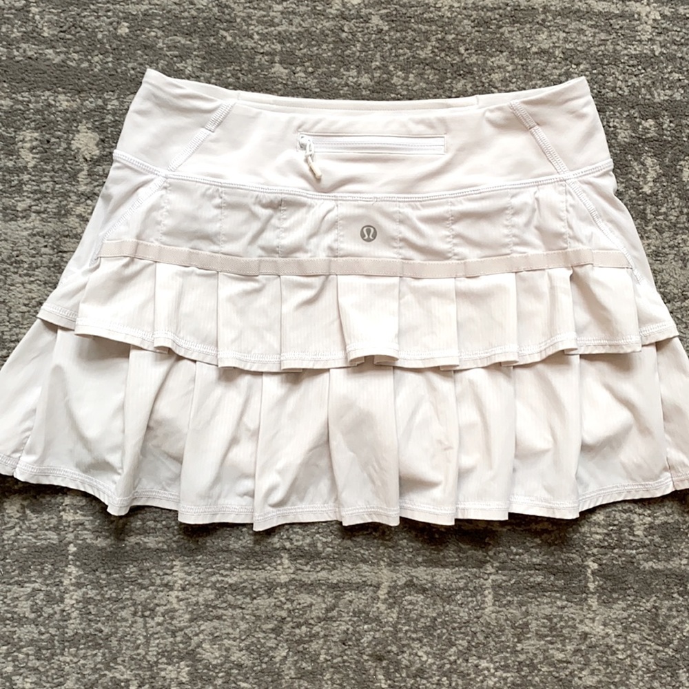 HOT Lululemon White Pace Ruffle Back Skirt SZ4